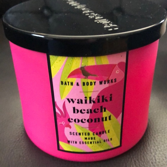 Bath & body works Waikiki beach coconut 3-wick